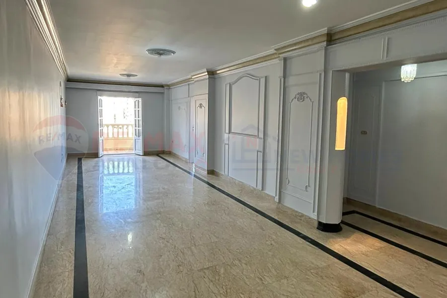 شقة للبيع 175 م الازاريطة (خطوات من الترام)