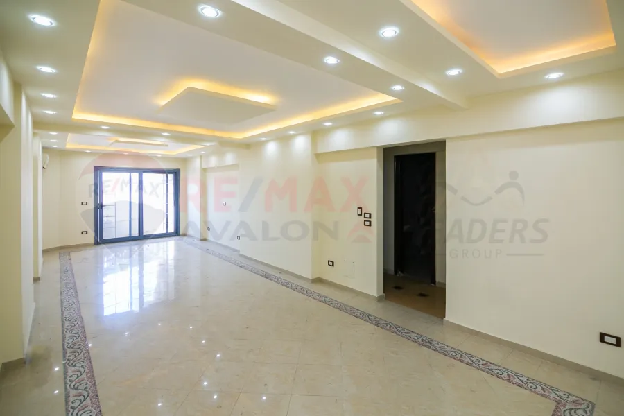 شقة للايجار 175 م كامب شيزار(ش أحمد قمحة)