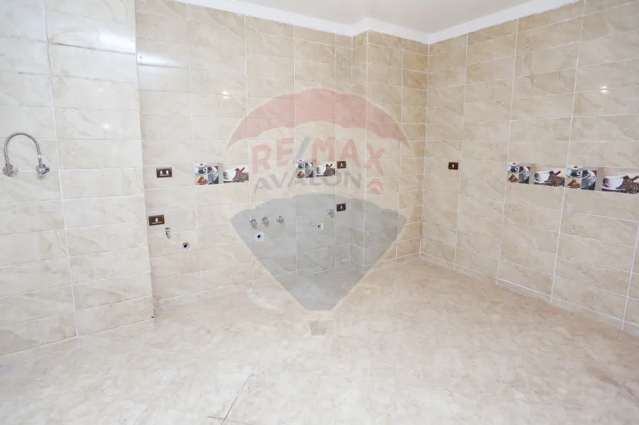 شقة للبيع 245 م رشدي ( ش عبد الحميد العبادي )