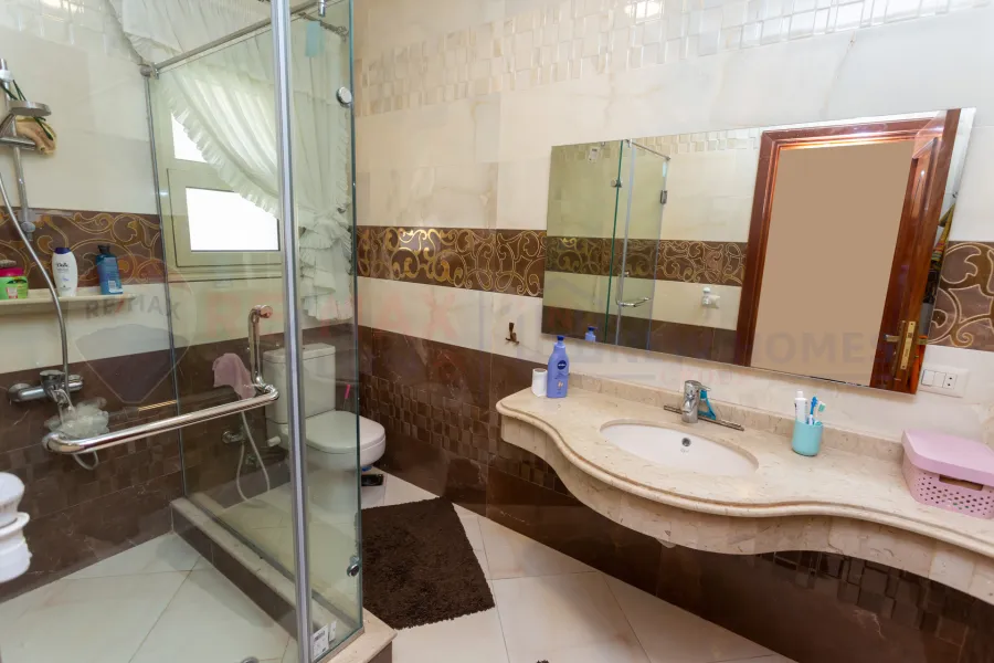 Villa for sale 500 m King Mariout (King Heights compound)