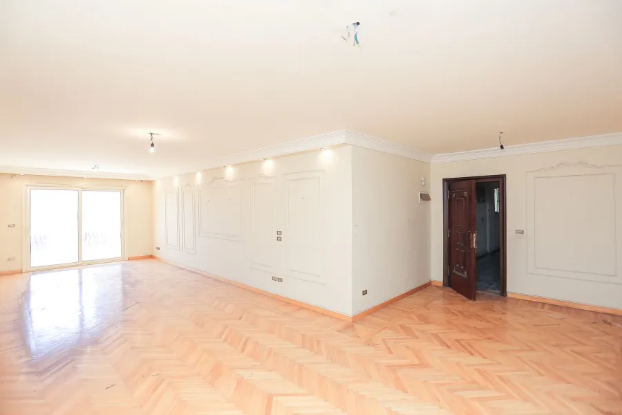 Apartment for rent 200 Kafr Abdo (Near to Abo Qir St.)