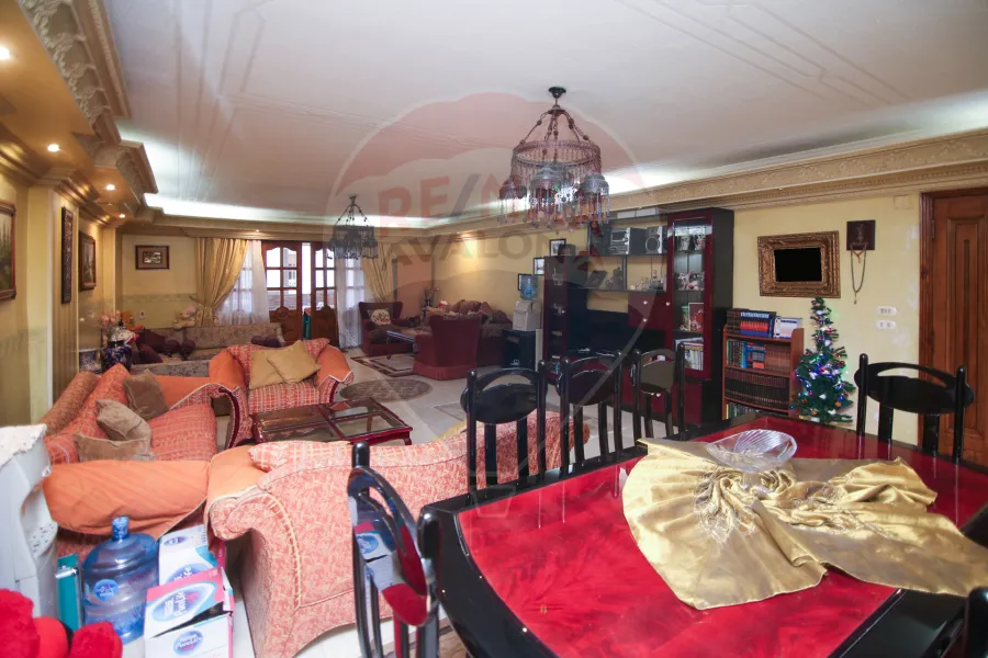 شقة للبيع 240 م سيدي بشر (ش خالد بن الوليد)