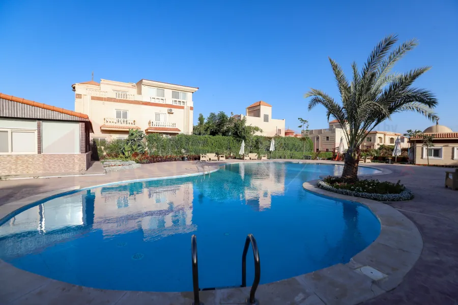 فيلا ستاند الون للبيع 560 م كينج مريوط (العروبه رويال)