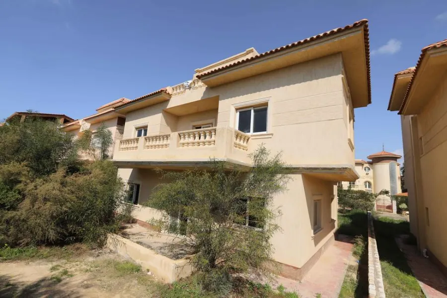 فيلا مستقلة للبيع 550م بكينج مريوط  (بكومباوند العروبة) - نصف تشطيب