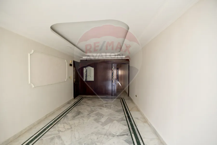 شقة للبيع 194 م لوران (ثالث نمرة من البحر)