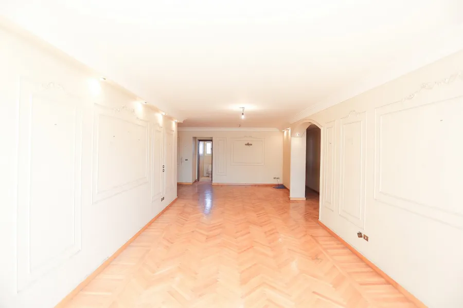 Apartment for rent 200 Kafr Abdo (Near to Abo Qir St.)