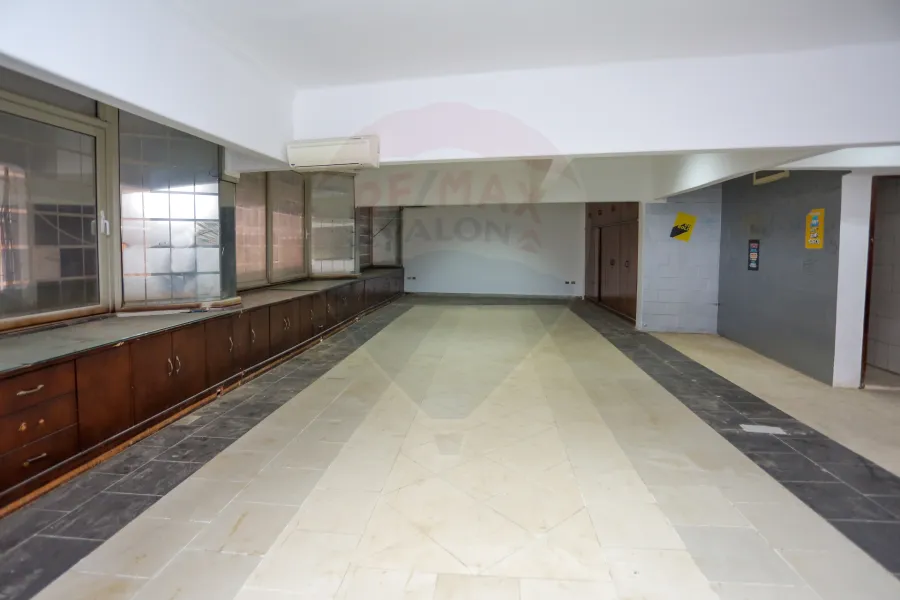 مقر إداري للايجار300 م كفر عبده (ش الاسماعيلية)