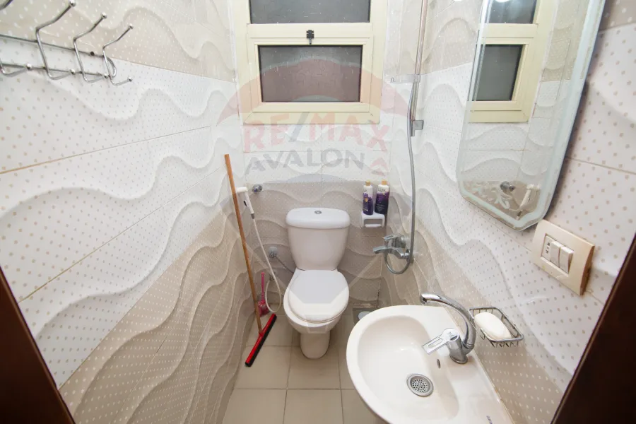 شقة للبيع 215 م كيلوباترا ( علي البحر مباشرة)