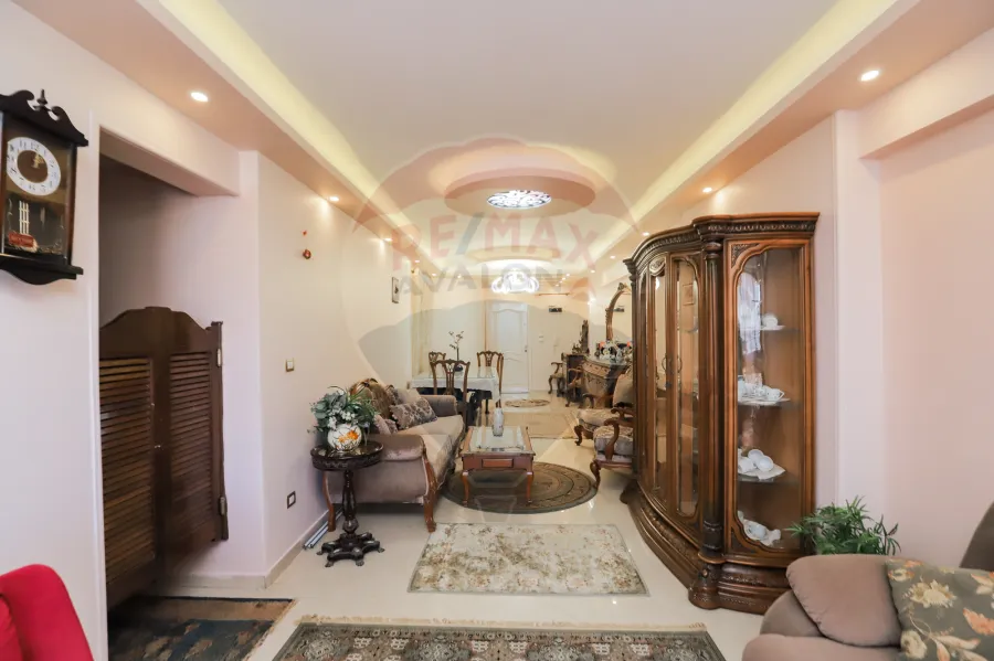 Apartment For Sale 150 m Sidi Gaber ( directly on taram station. )