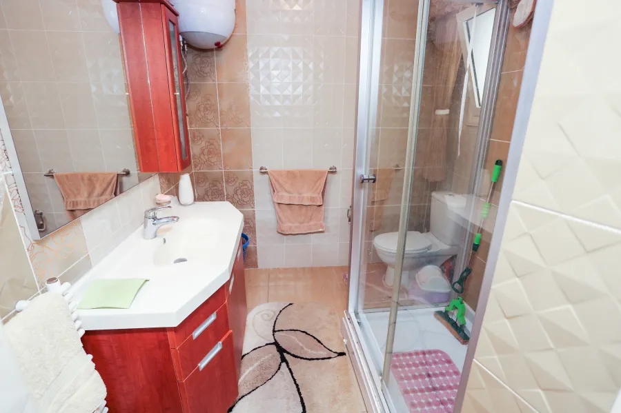 شقة للبيع 208 م سموحة (  ش فوزي معاذ - خطوات من ميدان فيكتور عمانويل)