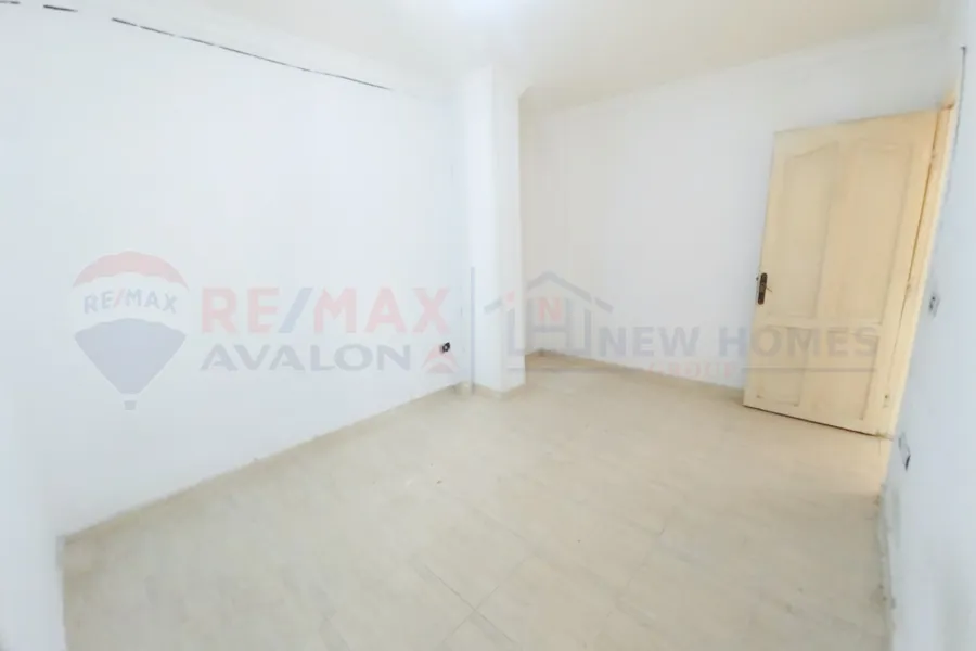 شقة للايجار 110 م سموحة (ش النصر - كومباوند براند )