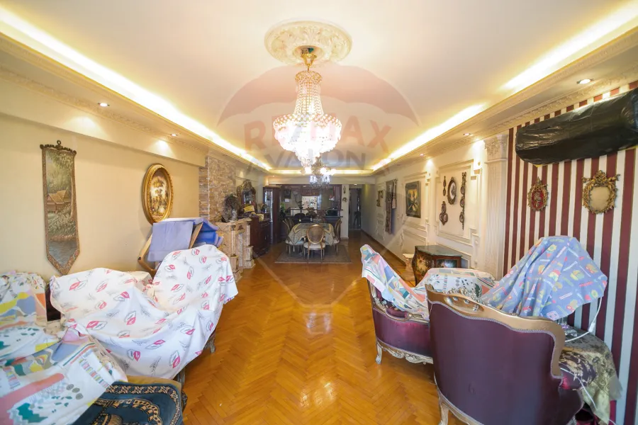 شقة للبيع 233 م كفر عبده (ش سكينة بنت الحسين)