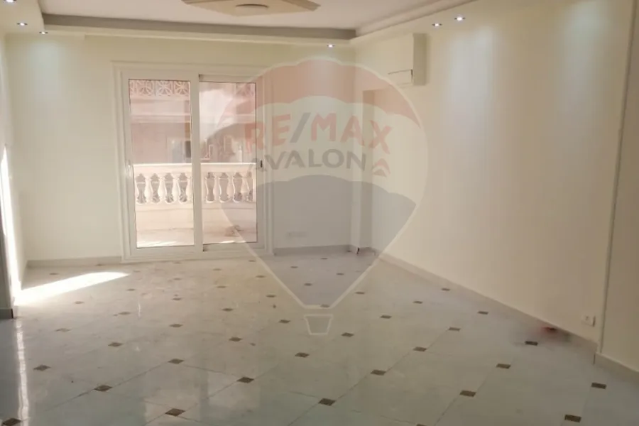 شقة للبيع 161 م سيدي بشر (خطوات من البحر)