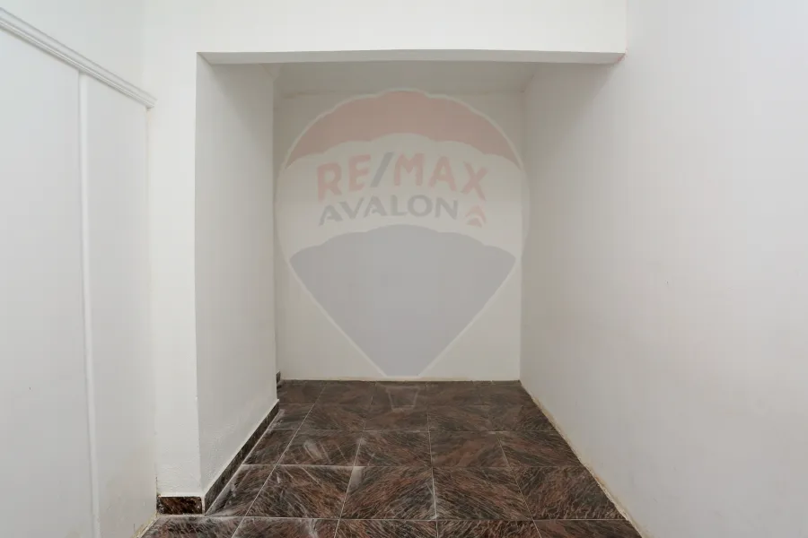 مقر ادارى للبيع 180م  لوران ( ش الاقبال الرئيسي)