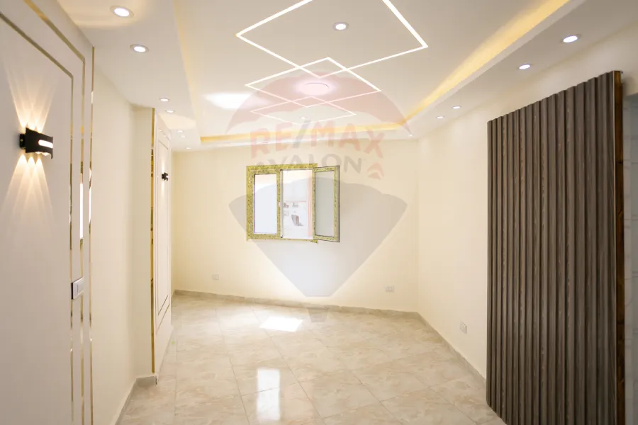 شقة للبيع 90 م المندرة (ش أبو قير الرئيسي)