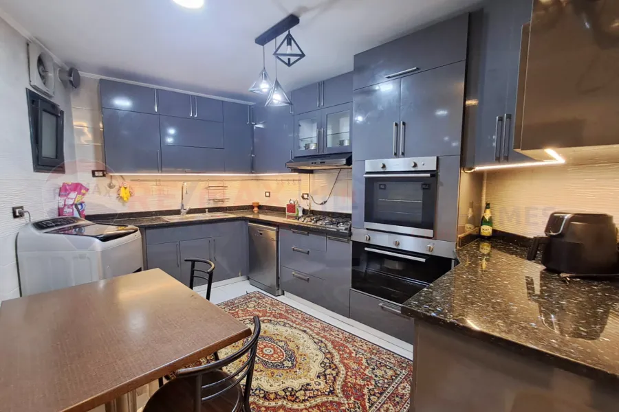 شقة للبيع 210 م سموحة (تقسيم القضاة)