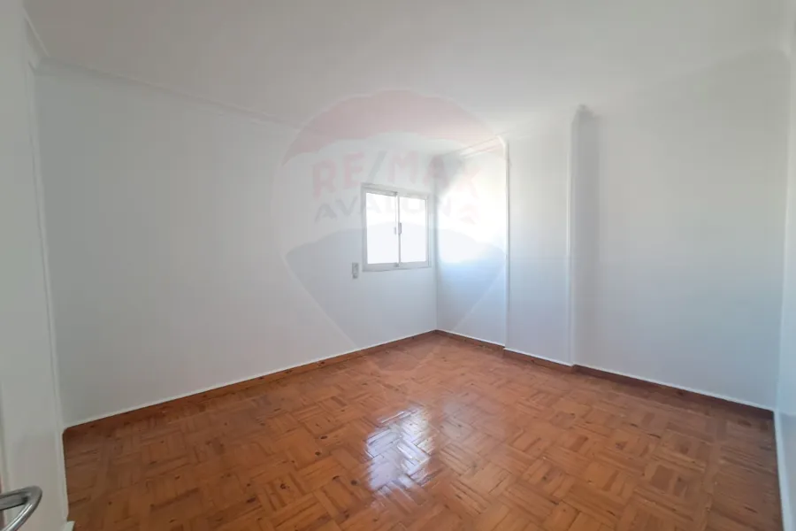 شقة للبيع 175 م سموحة ( بجوار كوبري 14 مايو )