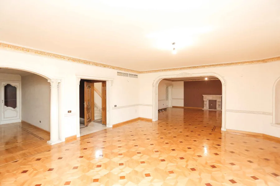 شقة دوبلكس للبيع 600م بسموحة (ش بهاء الدين الغتورى) خطوات من شارع فوزى معاذ