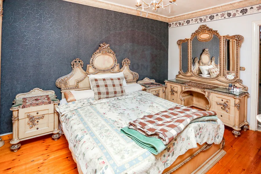 شقة للبيع 315 م جليم (علي البحر مباشرة)