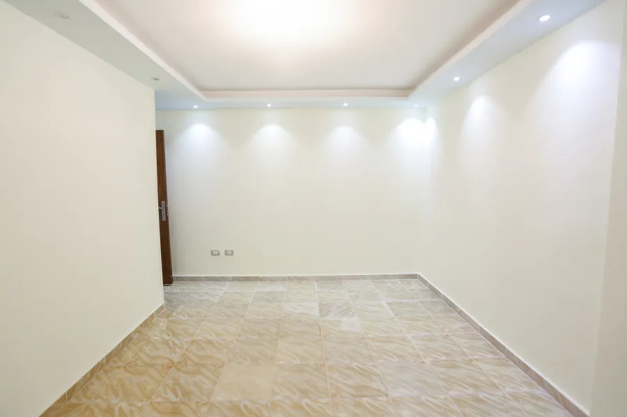 شقة للبيع 135 م ميامي ( ش قائد اسراب البحار )