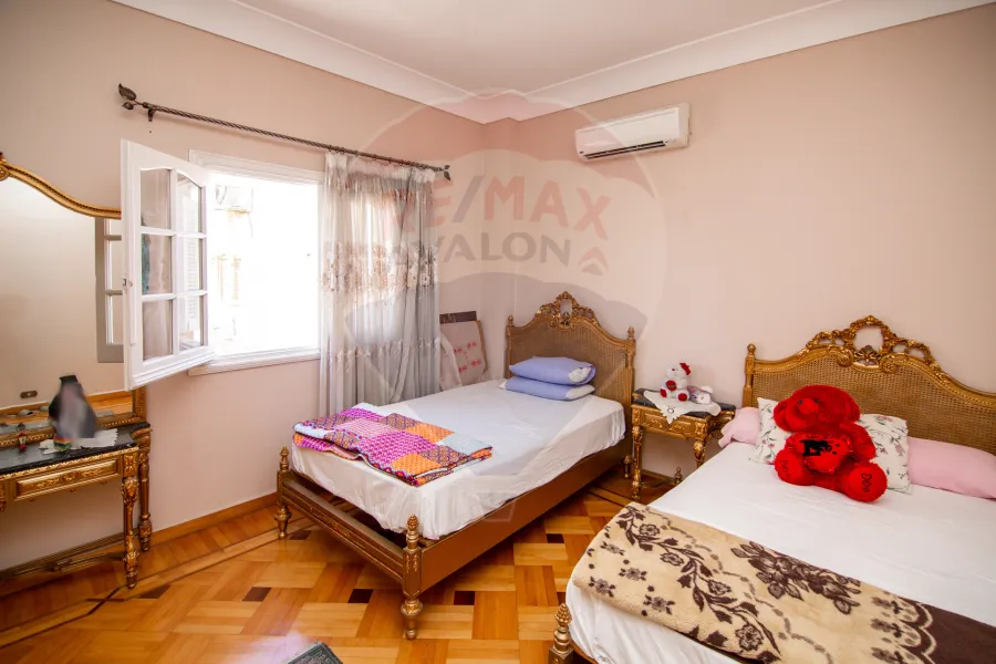 شقه + بنتهاوس للبيع 640 م سموحة (ش بهاء الدين الغتوري)