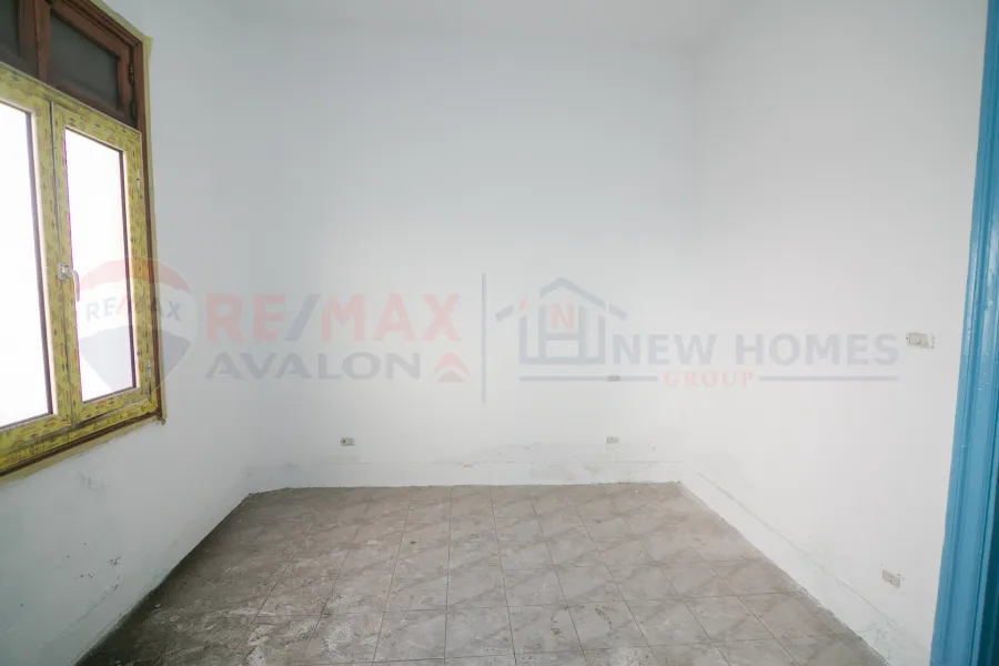 Mizzan ground level for sale 150 m Sporting (directly on the sea)