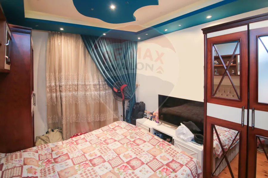 شقة للبيع 240 م محرم بك (ش المأمون مباشرة)