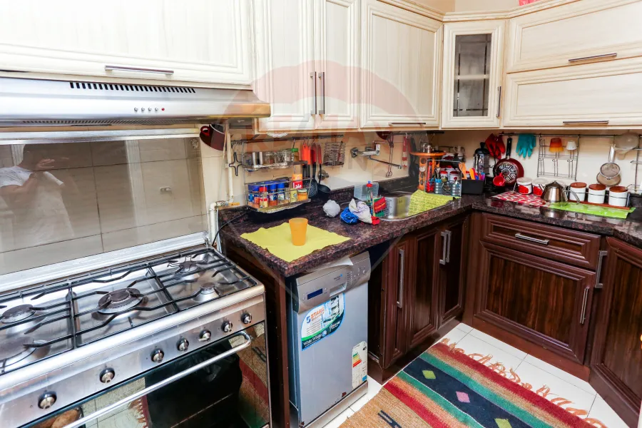 شقة للبيع 160 م كفر عبده (شارع خليل المصري)