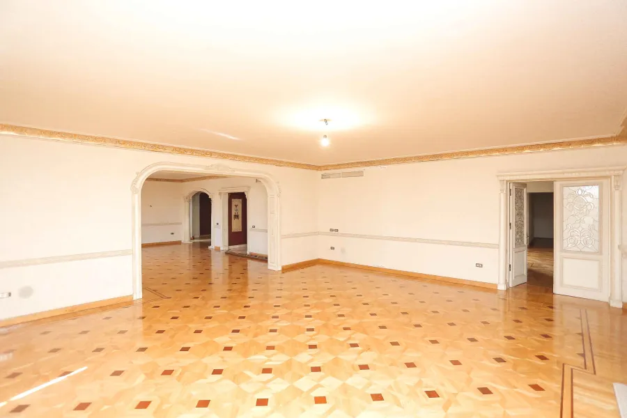 شقة دوبلكس للبيع 600م بسموحة (ش بهاء الدين الغتورى) خطوات من شارع فوزى معاذ