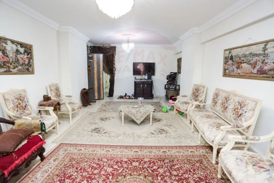 شقة للبيع 160 م ميامى (ش العيسوى)