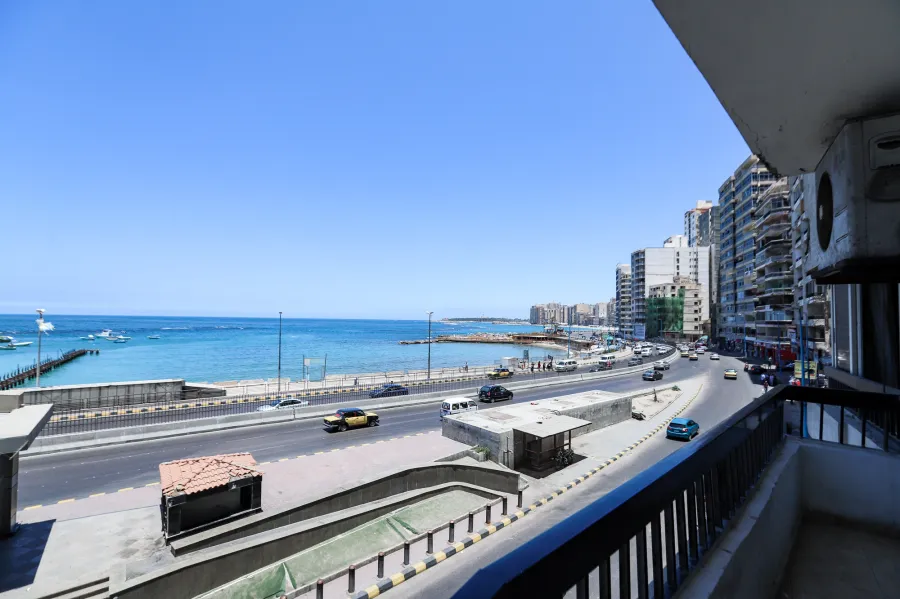 شقة للبيع 169 م ميامي (على البحر مباشرة)