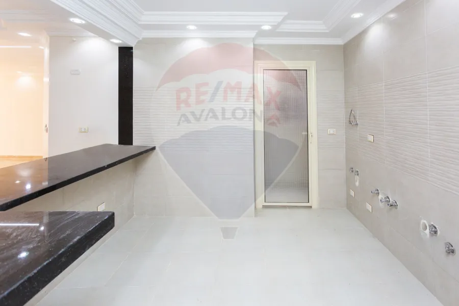 شقة للبيع 180 م سموحة (ش زكى رجب)