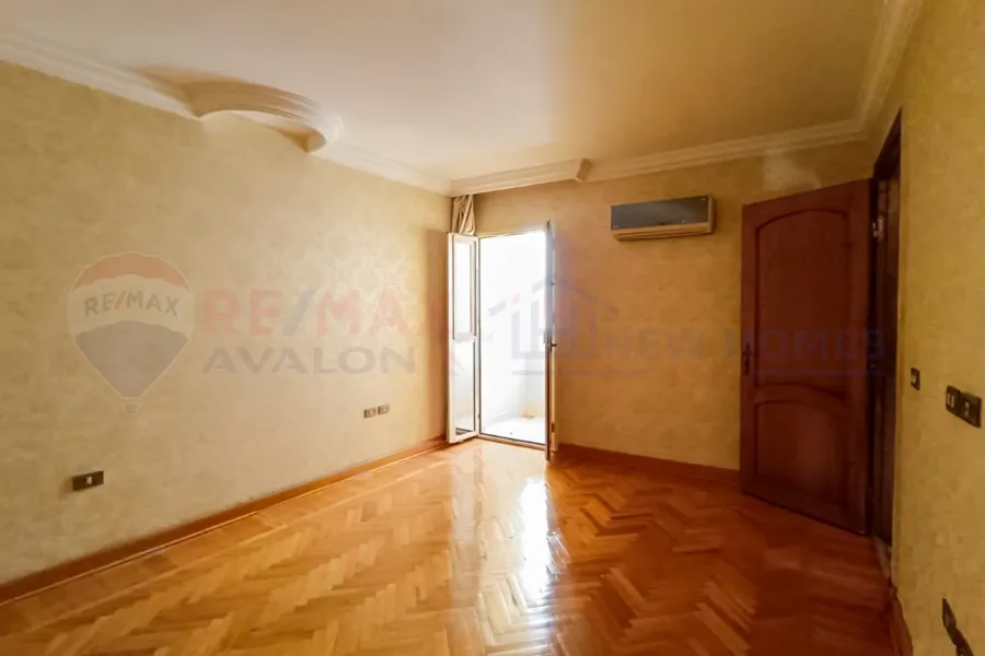 Apartment for sale 210 m Kafr Abdo (Al-Ismailia St.)