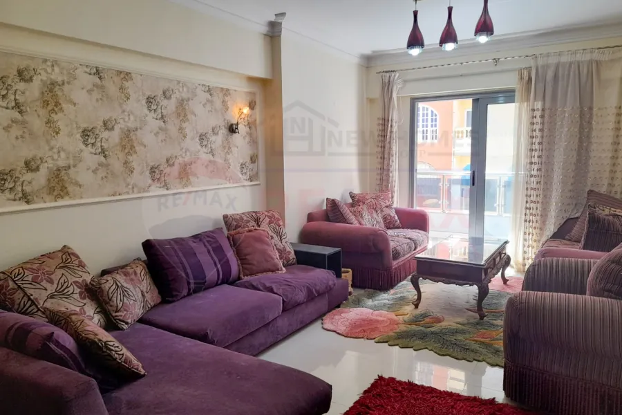 شقة للإيجار المفروش  156م سيدى بشر بحرى فيو البحر بجوار فندق رمادا 