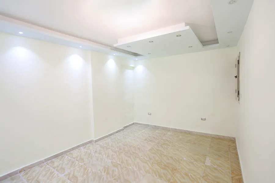 شقة للبيع 135 م ميامي ( ش قائد اسراب البحار )