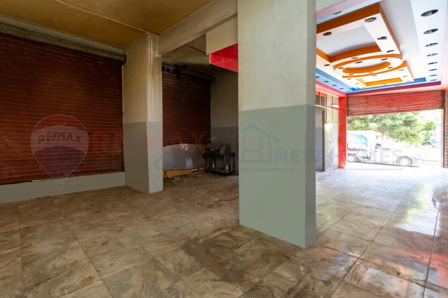 Corner shop for rent 121 m Janaklis (directly on the tram)