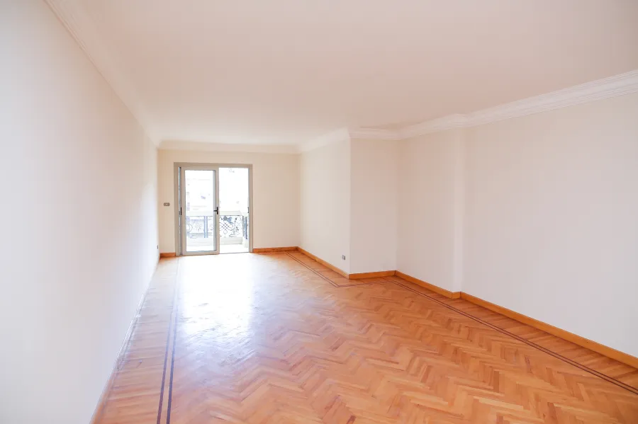 شقة للبيع 225م جناكليس (ش أبوقير - برج اوبال - السلام انتربيلد)