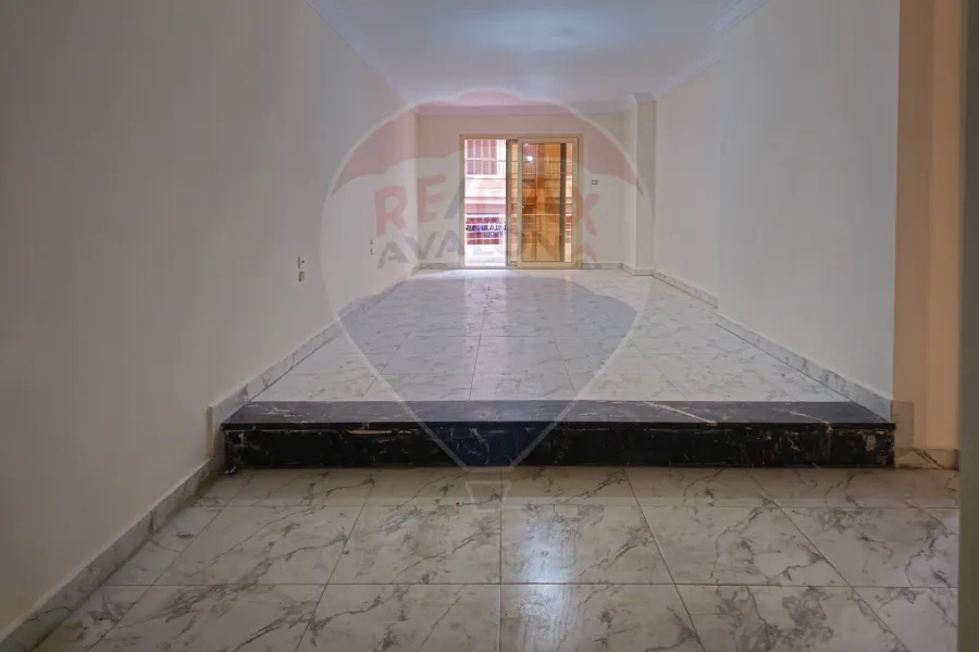 Apartment for sale 175 m Gleem (steps from the sea)