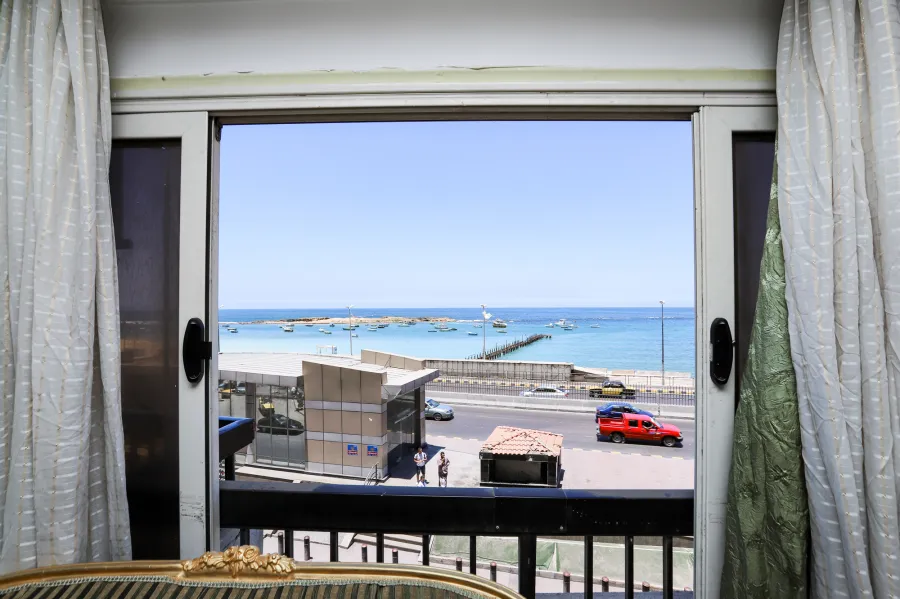 شقة للبيع 169 م ميامي (على البحر مباشرة)