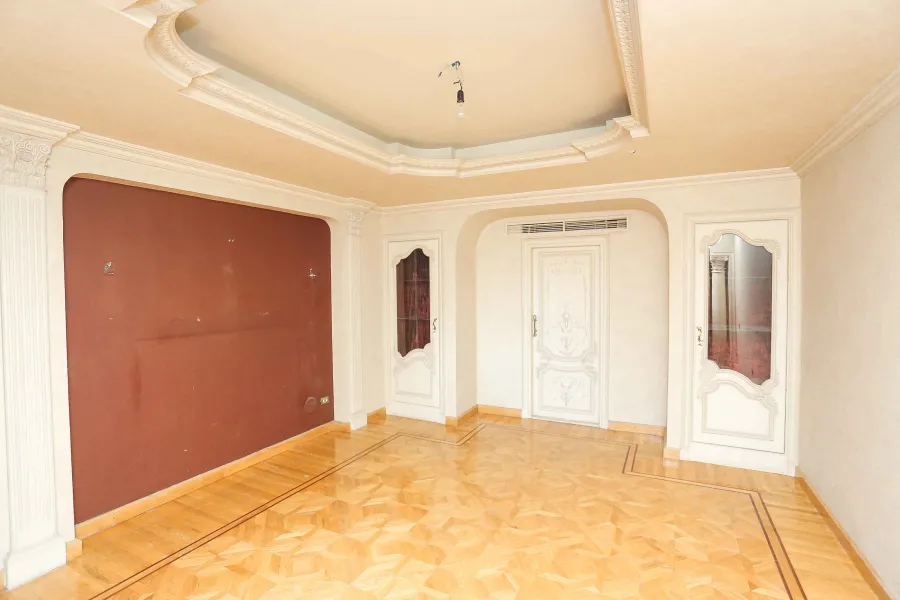 شقة دوبلكس للبيع 600م بسموحة (ش بهاء الدين الغتورى) خطوات من شارع فوزى معاذ