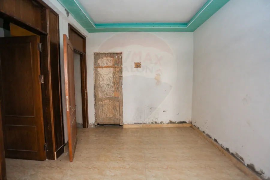 Store for sale 423 m + Mizzane 70 m Al-Mansheya (Direct on sea) - available for cafe or restaurant