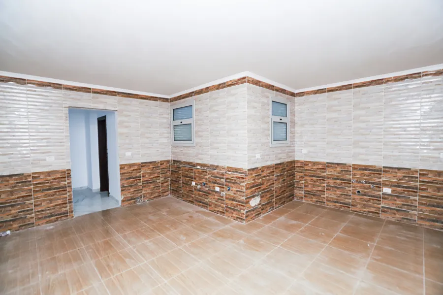 شقة للبيع 350 م لوران ( علي البحر مباشرة )