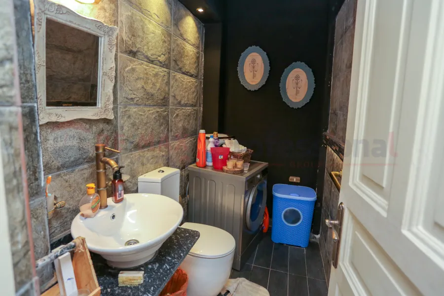 Residential/administrative apartment for rent 250 m El-Attarin (Hussein Hegazy St.)