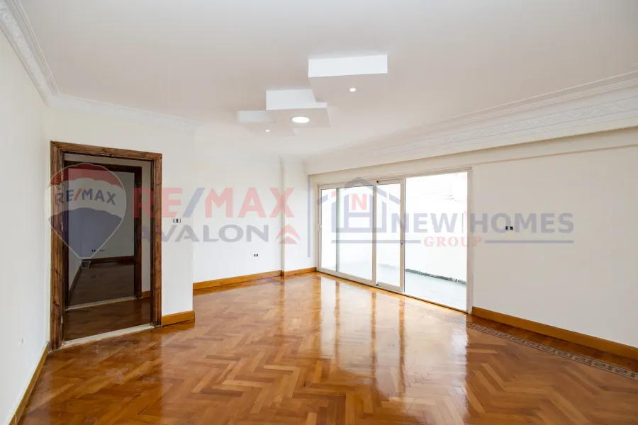 Apartment for sale 250 m Gleem (directly on the sea)