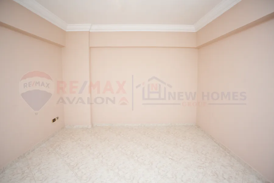 شقة للبيع 180م  لوران (متفرع من ش الاقبال)