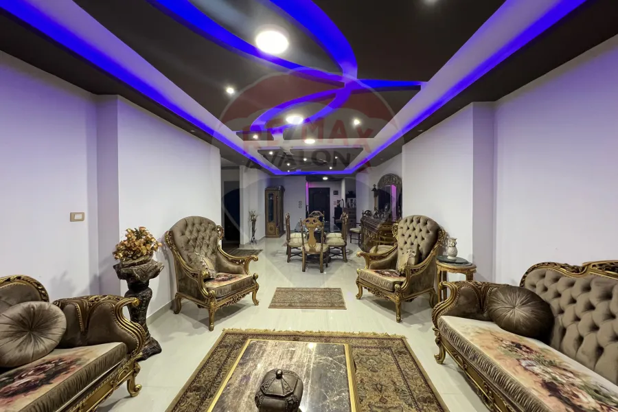 شقة للبيع 180 م سموحة (ش 50 - خطوات من فوزى معاذ)