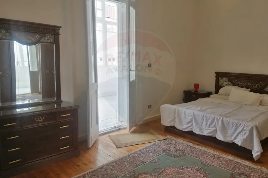 شقة للايجار المفروش 300 م كفر عبده (ش عبد القادر رجب)