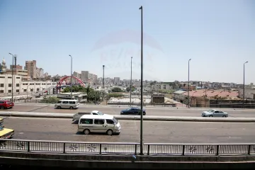 شقة للبيع 200 م محرم بك ( عمارة الجهاز المركزى للمحاسبات شارع قناة السويس الرئيسي مباشرة-  بجوار كمبوند محرم باشا)