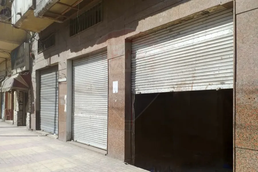 محل للبيع 80 م محرم بك (على الترام مباشرة )واجهة إعلانية ١٢ م