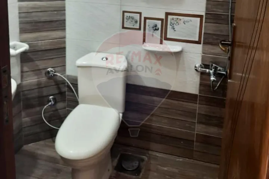 شقة مفروشة للإيجار 160 م الازاريطة (شارع سوتر الرئيسي)